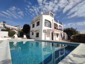 Maravillosa villa vistas al mar y piscina privada en Capistrano Village urbanización, Nerja